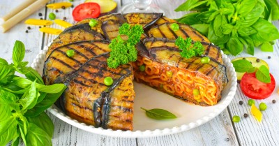 Тимбаль из баклажанов с макаронами и фаршем