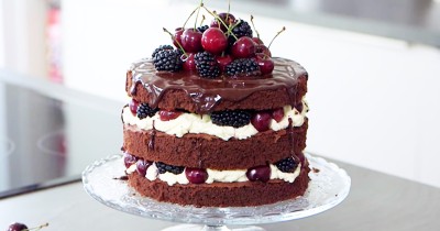 Голый торт с фруктами шоколадный бисквит с кремом маскарпоне