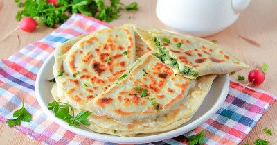 Кутабы с зеленью и сыром