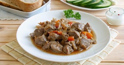 Гуляш из куриной печени