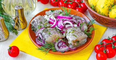 Маринованная щука с луком и уксусом на новогодний стол