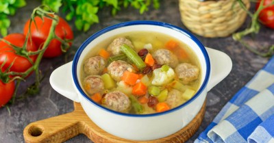 Суп из замороженных овощей с фрикадельками