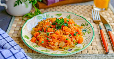 Тушеная капуста с тыквой и морковью на гарнир