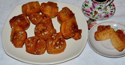 Медовые кексы на кефире с семечками