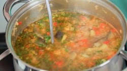 суп овощной на курином бульоне с кабачком и баклажаном. ovoschnoi sup s kabachkami i zelenu 1619440757 14 min. суп овощной на курином бульоне с кабачком и баклажаном фото. суп овощной на курином бульоне с кабачком и баклажаном-ovoschnoi sup s kabachkami i zelenu 1619440757 14 min. картинка суп овощной на курином бульоне с кабачком и баклажаном. картинка ovoschnoi sup s kabachkami i zelenu 1619440757 14 min. Время подготовки: 10 мин.