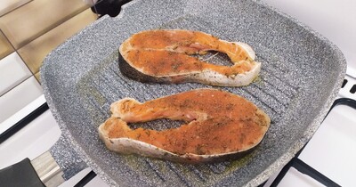 Чтобы не прилипало к сковороде