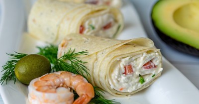 Творожные рулетики из лаваша с креветками