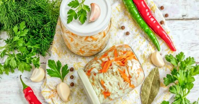 Как засолить капусту на зиму в банку