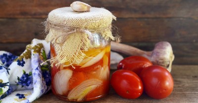 Салат из помидоров с луком заготовки на зиму