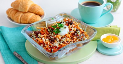 Салат с изюмом и сметаной