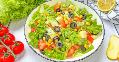 Простой лёгкий и быстрый салат с кукурузой и яблоками