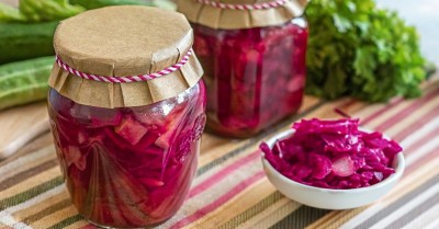 Маринованная капуста со свеклой на зиму