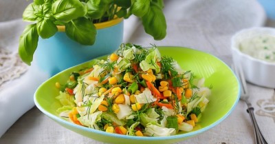 Салат из пекинской капусты с кукурузой