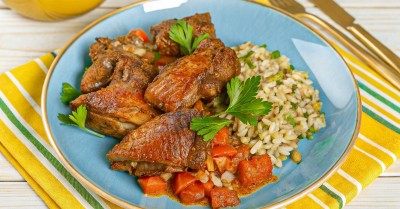 Тушеная утка кусочками в казане