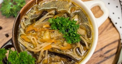 Суп с макаронными изделиями и сушеными грибами