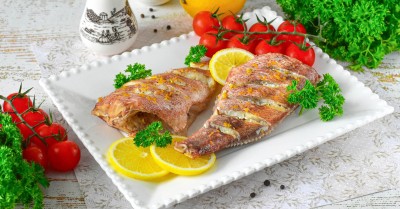 Рыба морской окунь в аэрогриле на второе