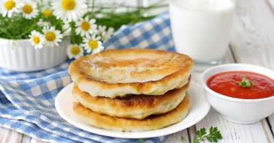 Пышные лепешки на кефире на сковороде