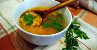 Гороховый суп с тушенкой в горшочке в духовке