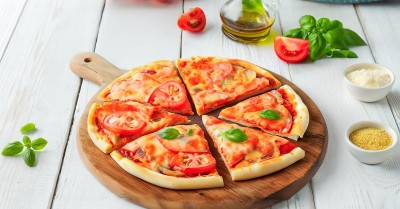 Пицца на тонком тесте без дрожжей