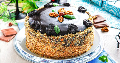 Шоколадный торт с грецкими орехами сгущенкой и сметаной