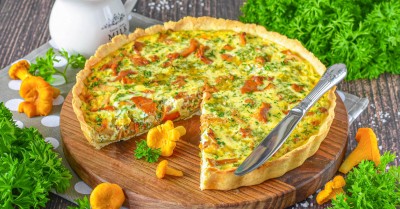 Открытый пирог киш с лисичками