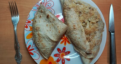 ржаной блин с капустой и яблоком