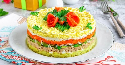 Простой недорогой салат на день рождения с огурцом морковью