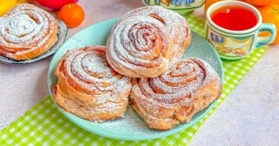 Булочки с яблоками из дрожжевого теста