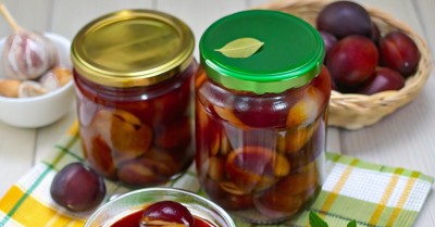 Маринованная слива с чесноком на зиму