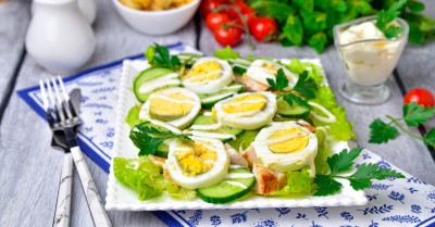 Салат с курицей огурцом и яйцом на ПП завтрак