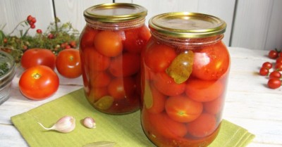 Ароматные помидоры в яблочном соке на зиму