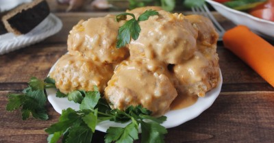 Ежики из фарша в сметане