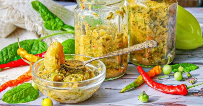 Зеленые помидоры в аджике на зиму