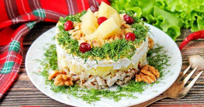 Салат Дамский каприз с курицей и ананасом