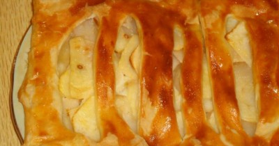 Яблочный закрытый пирог из готового слоеного теста