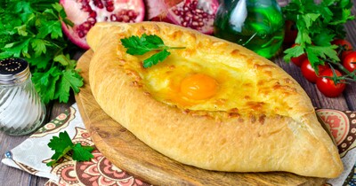 Как есть хачапури по-аджарски