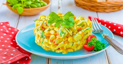 Салат с крабовыми палочками огурцом и яйцом