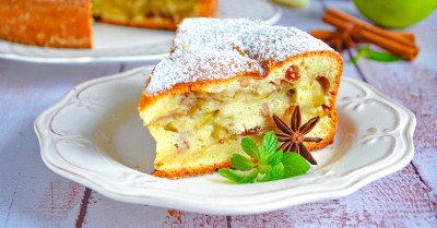 Шарлотка с яблоками на сметане в духовке