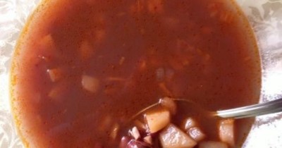 Суп из красной фасоли в томатном соусе
