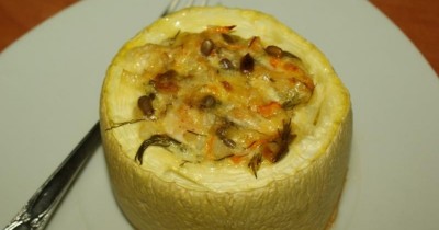 Цуккини с куриным фаршем и помидорами черри