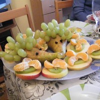 Ёжики из фруктов