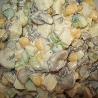 Салат Зодиак с курицей и грибами и огурцами