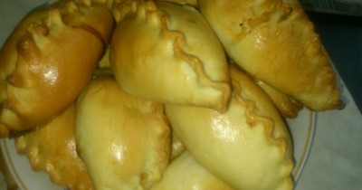 Пирожки дрожжевые с морской капустой в духовке