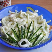Салат с кальмаром огурцами яйцами