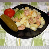 Тушеная картошка с мясом в мультиварке