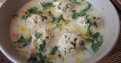 Сырный суп с овощами и куриными фрикадельками