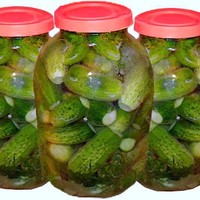 Соленые огурцы под <em>заготовки из огурцов на зиму рецепты с фото пошагово</em> капроновой крышкой на зиму