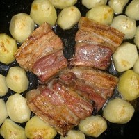 Свиные ребрышки с картошкой в духовке