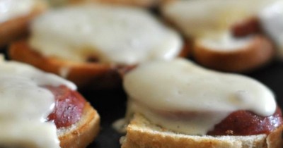 Горячие бутерброды с сосиской и сыром