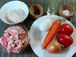 Ежики из фарша с рисом на сковороде с подливой Ежики из фарша с рисом на сковороде с подливой